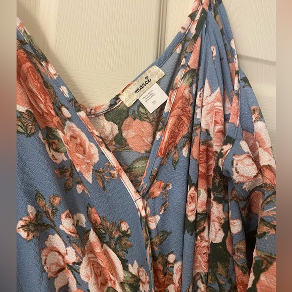 Plus Size Floral Cold Shoulder Top - Picture 3 of 3